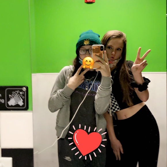 Meet your Posher, Lissa - Picture 1 of 1